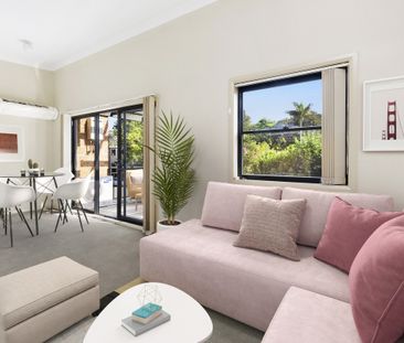 Spacious North Facing Living - Photo 1