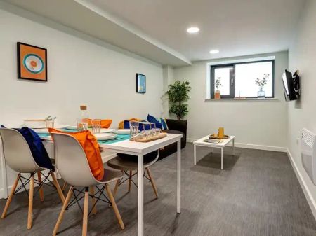 7 Bed Large En-suite - Photo 2