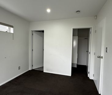 Modern 4-Bedroom, 3-Bathroom Townhouse in Mangere - Photo 3