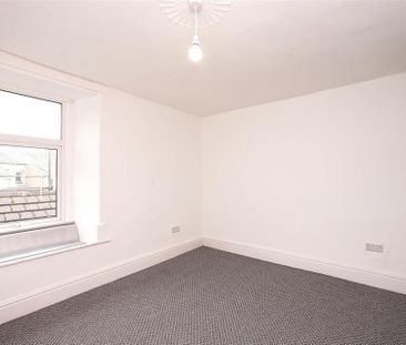 4 bedroom terraced house to rent - Photo 2