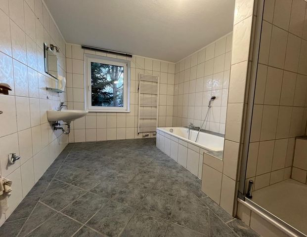 Ländliche Oberwohnung im Zweifamilienhaus - Foto 1