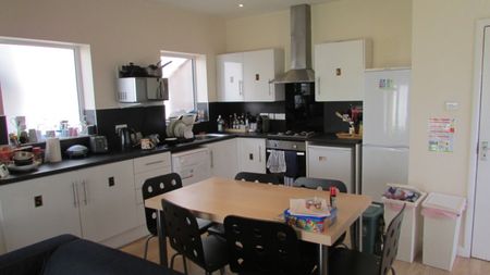 1 bed Room in Shared House - To Let - Photo 3