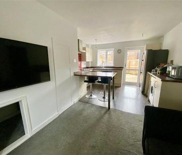 2 bedroom end of terrace house to rent - Photo 2