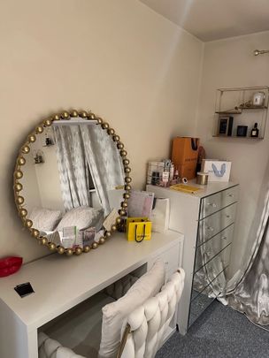 Room in a Shared House, Manchester, M8 - Photo 1