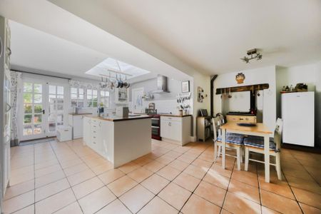 4 bedroom semi-detached house to rent - Photo 5