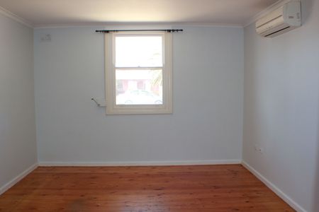 To register & apply for this property, please use this link: https://snug. com/ - Photo 3