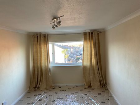 2 Bed Flat, Charlton Mead Drive, BS10 - Photo 3