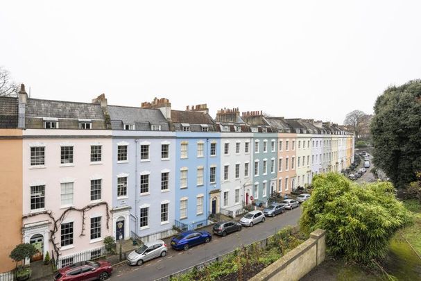 3 Bed Flat - Photo 1