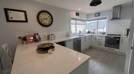 Picturesque on Pacific Drive! - Photo 2