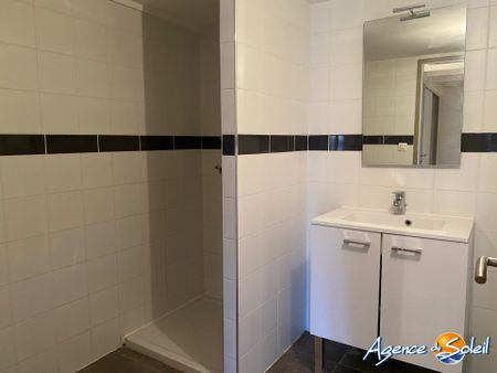 Location Appartement 3 pièces 70m² NARBONNE 11100 - Photo 3