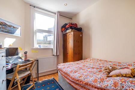 3 bedroom flat to rent - Photo 4