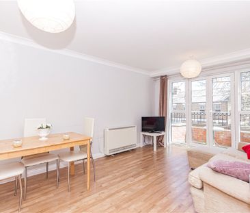 Well presented two bedroom/two bathroom first floor furnished apart... - Photo 2