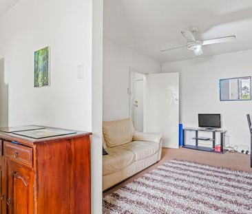 FULLY FURNISHED AND SELF CONTAINED & CLOSE TO ALL - Photo 3