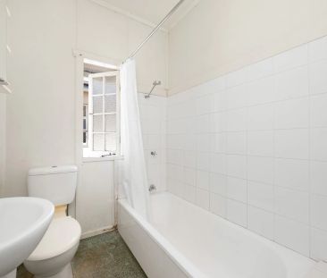 CHARMING EAST BRISBANE GEM JUST MINUTES FROM THE CBD - Photo 3