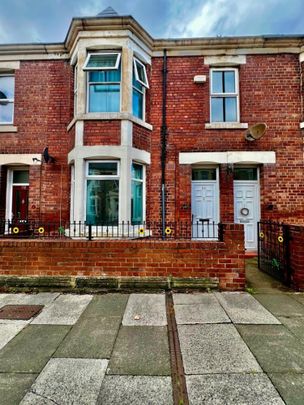 2 bedroom Flat To Let - Photo 1