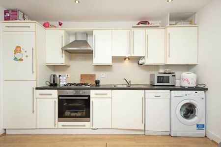 Clocktower Mews, W7, London - Photo 2