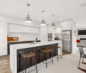 Large Family Home - Unfurnished - Photo 6