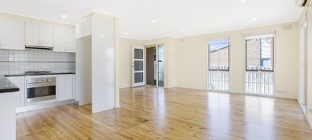 Beautiful 3 Bedroom Home - Photo 2