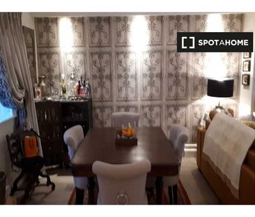 Room in shared 3-bedroom flat in Northside, Dublin - Photo 4