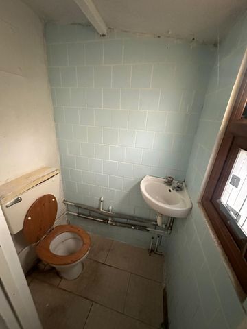 Three/Four bedroom house close to east ham station- £2750 - Photo 3