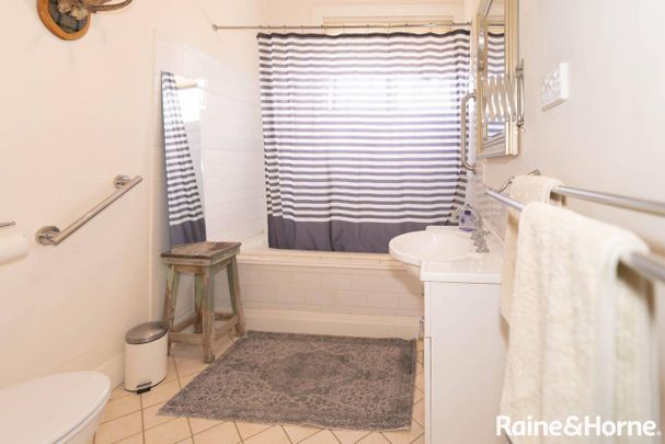 FULLY FURNISHED TURVEY PARK LIVING - Photo 1