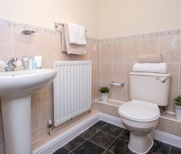 2 bedroom flat to rent - Photo 2