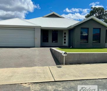 Modern Family Home in Ideal Location - Photo 3