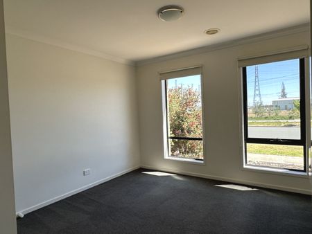 9 Warrumbungle Drive, SHEPPARTON VIC 3630 - Photo 5