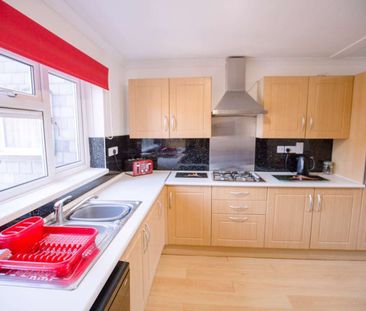 Dumbarton Close Middle Floor Back Bedroom - Photo 5