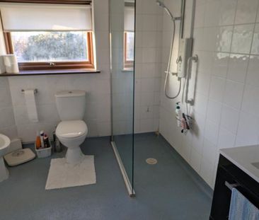 Double Room with own Bathroom and shared use of the Kitchen - Photo 5