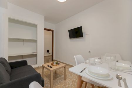 &nbsp;Spacious Double Room in Valencia - Photo 4