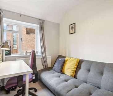 Savills are delighted to present a well presented two bedroom cottage with outdoor space. - Photo 3