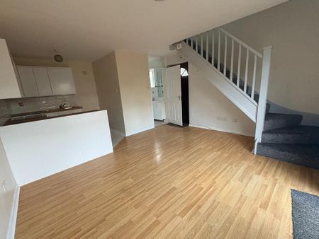 1 bedroom semi-detached house to rent - Photo 2