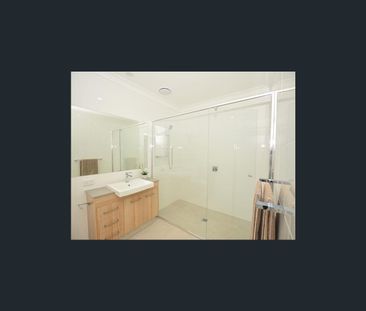 Unit 27/156 Marina Quays Bvd, Hope Island, Qld 4212 - Photo 3