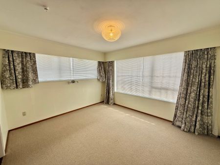 Location and convenience! - Photo 4