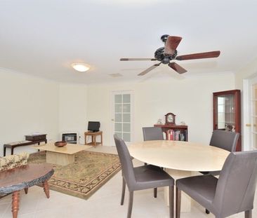 Stylish Family Home! - Photo 1