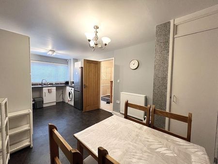 3 bedroom terraced house to rent - Photo 4