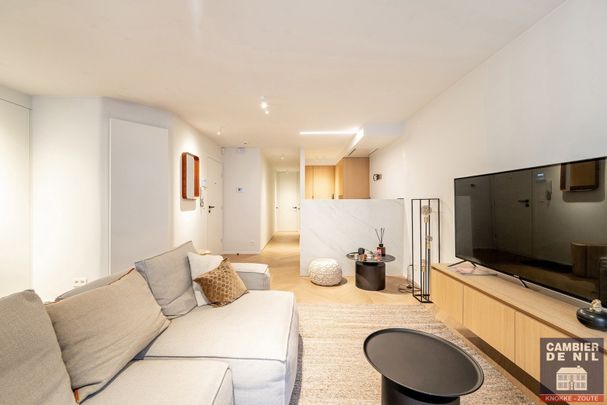 Volledig gerenoveerd appartement met 2 volwaardige slaapkamers – centrum Knokke - Photo 1