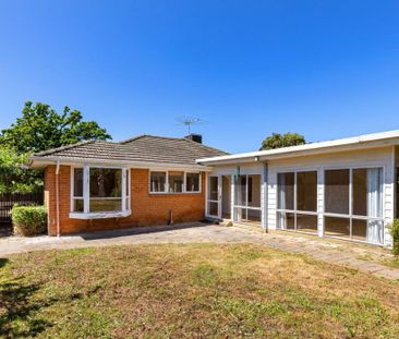 28 Aitken Street, Sunbury, VIC 3429 - Photo 6
