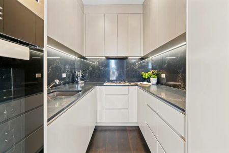 Harbour-View Elegance in a Boutique Art Deco Gem - Photo 5