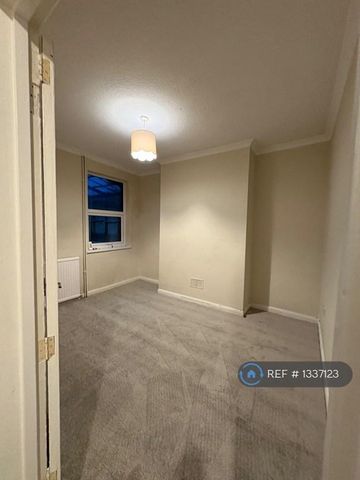 4 bedroom terraced house to rent - Photo 5