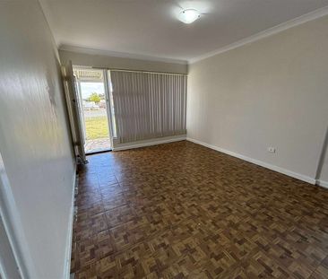 Charming 3 x 1 Home in the Heart of Dudley Park - Photo 3