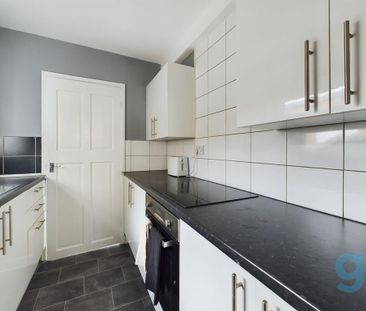 2 bedroom terraced house to rent - Photo 2