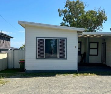 Neat and Tidy 2 Bedder With Water Views! - Photo 6