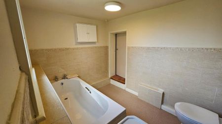 3 bedroom terraced house to rent - Photo 4
