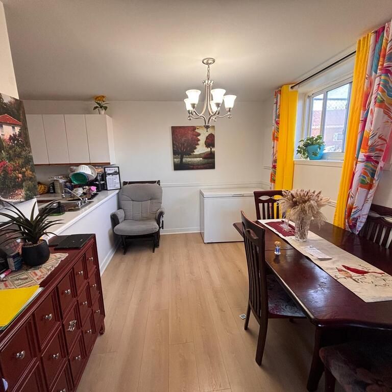 Super 4 1/2 - Photo 1