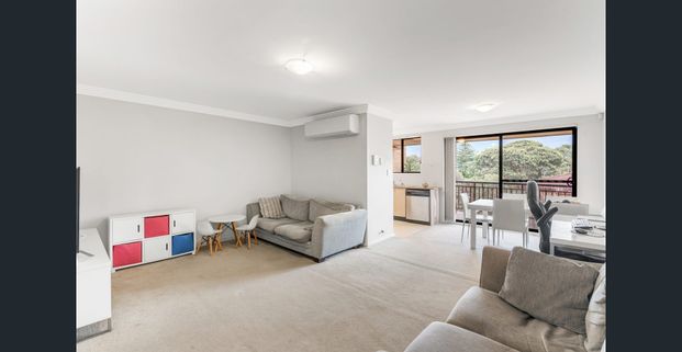 Top floor unit in central location - Photo 1