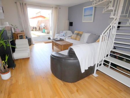 2 bedroom end of terrace house to rent - Photo 3