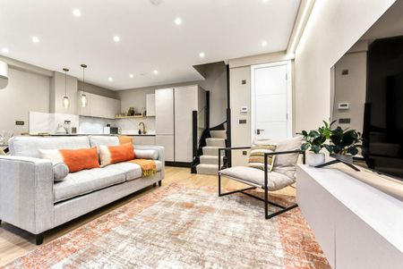 3 bedroom mews to rent - Photo 2