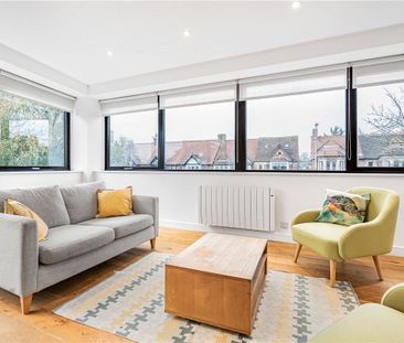 A well-presented first-floor flat offering two spacious double bedr... - Photo 1